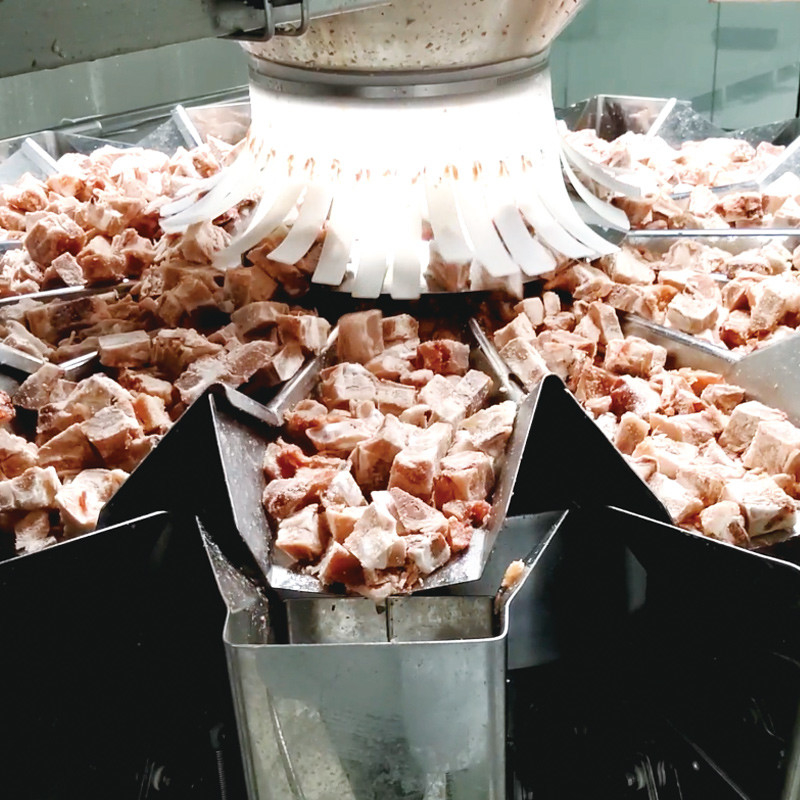 Teknologi penimbang dinamis dan penimbang presisi kombinasi sempurna untuk mesin kemasan makanan beku