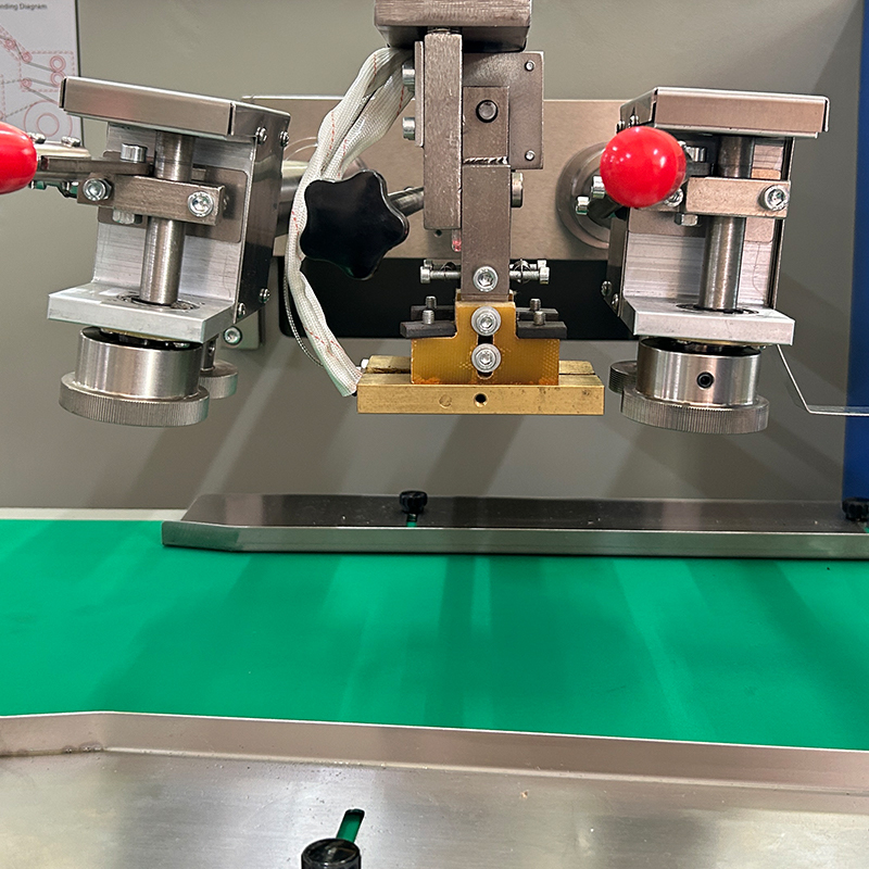 Mesin Pengemas Kantong Bantal Otomatis 30-80 Bungkus/Menit untuk Pengemasan Makanan