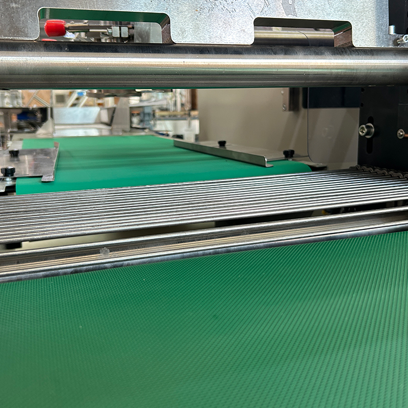 Mesin Pengemas Kantong Bantal Otomatis 30-80 Bungkus/Menit untuk Pengemasan Makanan