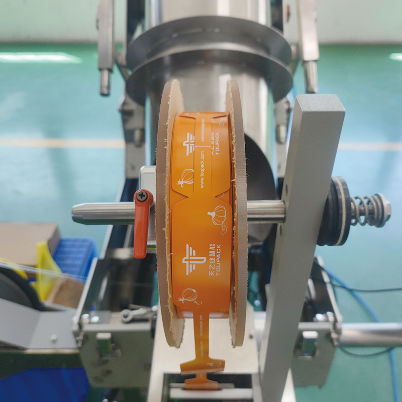 Mesin Pengemasan Kantong Mesh Kontinyu Mesin Pengemasan Cepat Otomatis Jagung Seafood Bacon Bawang Mesh Bag Sealing Machine