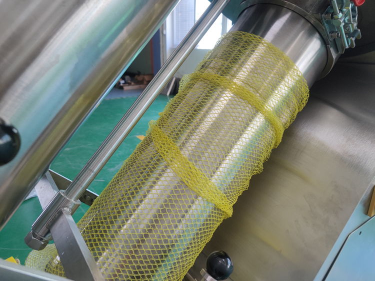 Mesin Pengemas Jaring Otomatis Rentang Penimbangan 3g-5000g untuk Mengemas Sayuran Buah Jahe Kentang Jeruk