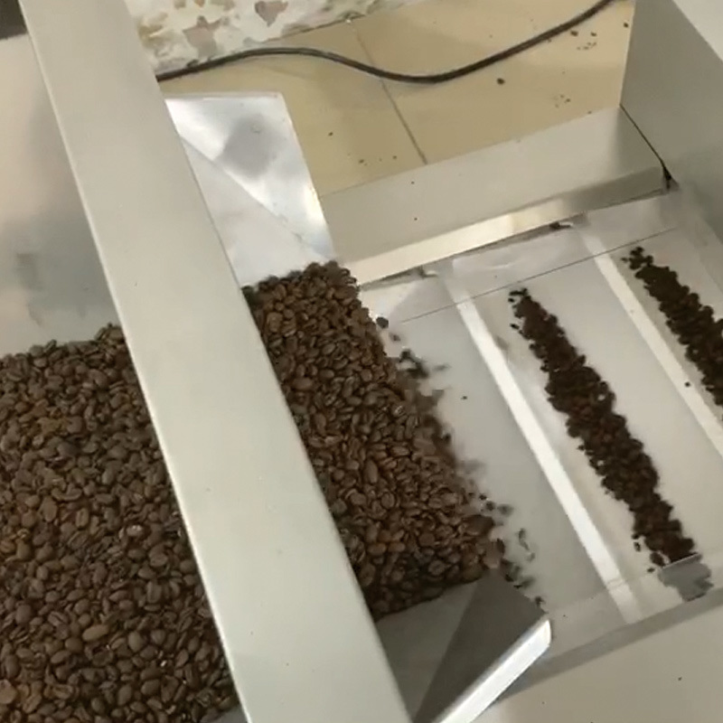 Vietnam Sistem Kemasan Kopi Otomatis Doypack Kacang Kopi Panggang Gusset Bag Ziplock Bag Packing Machine Dengan Printer Tanggal