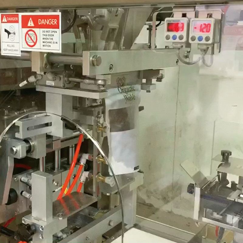 Vietnam Sistem Kemasan Kopi Otomatis Doypack Kacang Kopi Panggang Gusset Bag Ziplock Bag Packing Machine Dengan Printer Tanggal